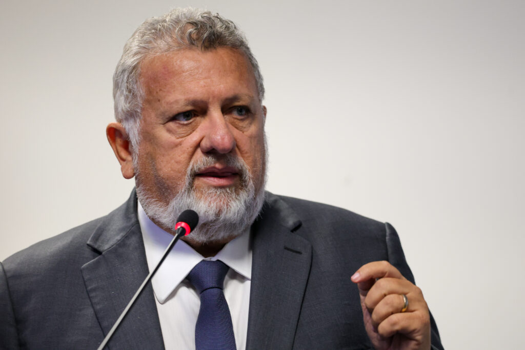 Caixa - Carlos Vieira