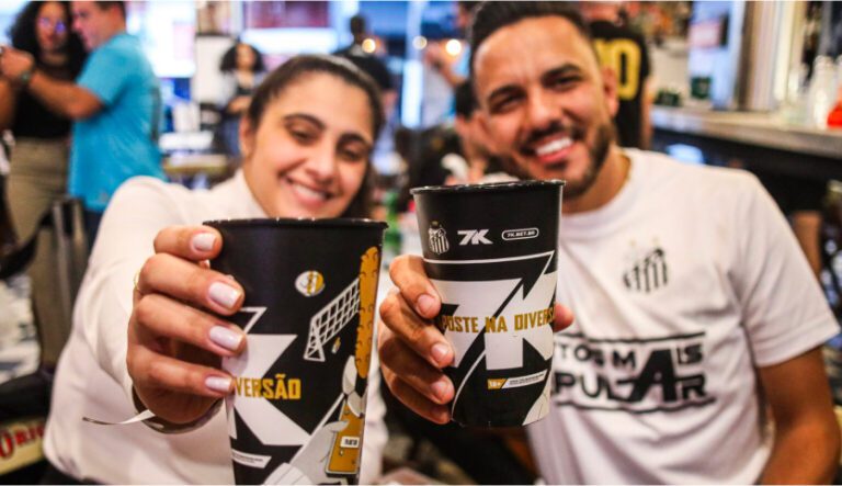 Santos e 7K transformam bar da Vila Madalena em ponto de encontro de torcedores