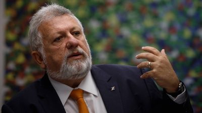 Caixa - Carlos Vieira