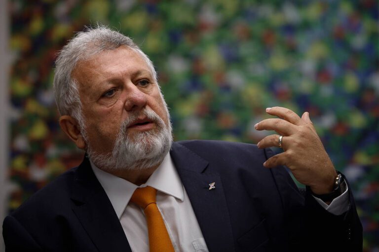 Caixa - Carlos Vieira