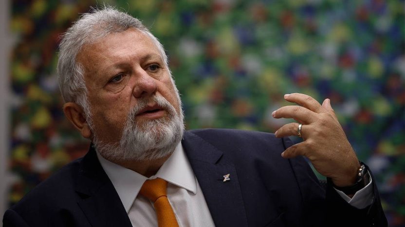 Caixa - Carlos Vieira