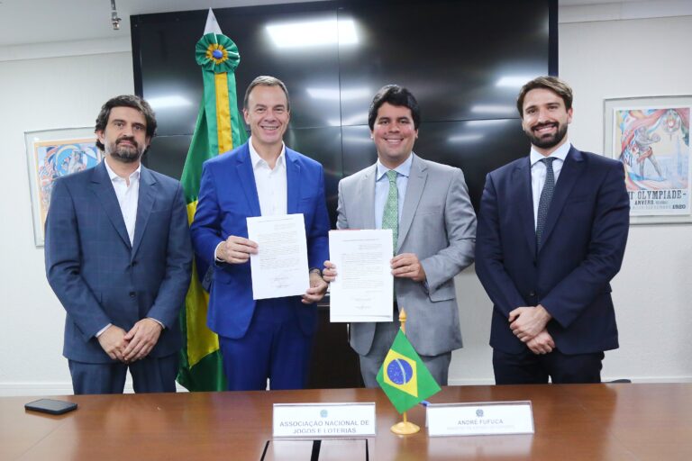 Ministério do Esporte assina acordo com ANJL